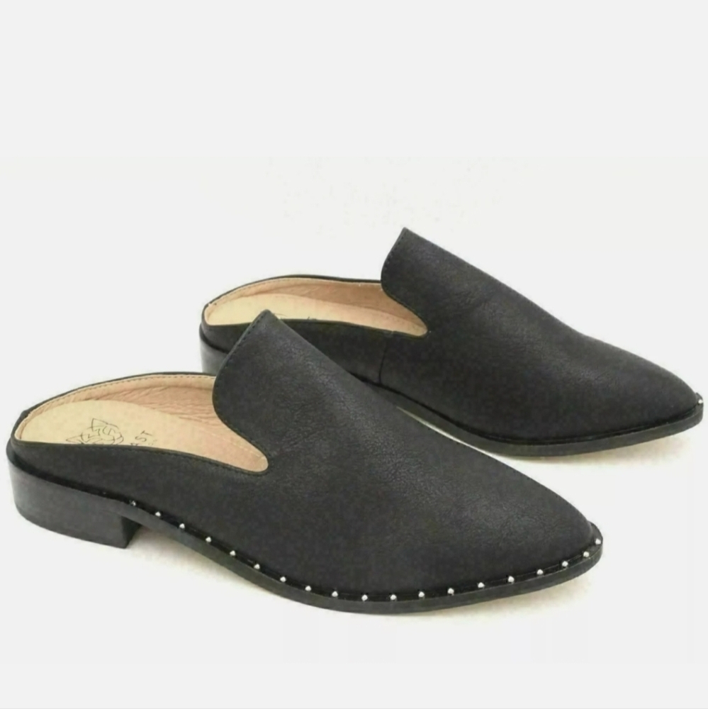 Beast Fashion Richie Women Mule Loafers.